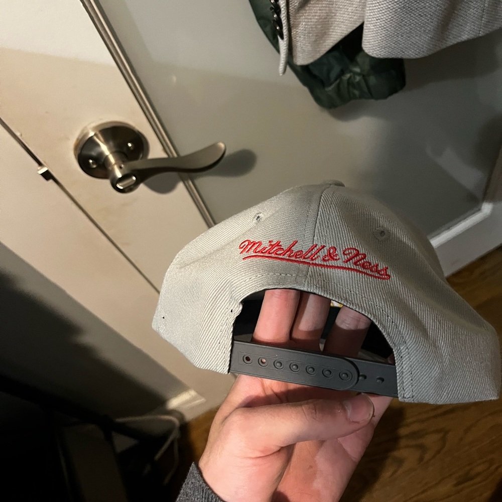 TORONTO RAPTORS SNAPBACK - Picture 2 of 3